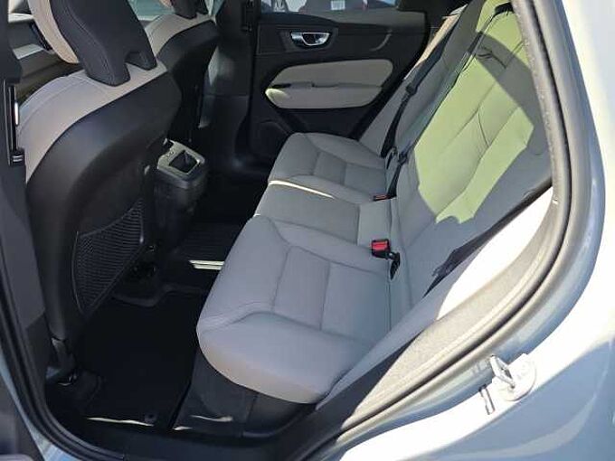 Volvo XC60 XC60 Plus, B5 AWD Gas (mild hybrid), Gasoline, Dark