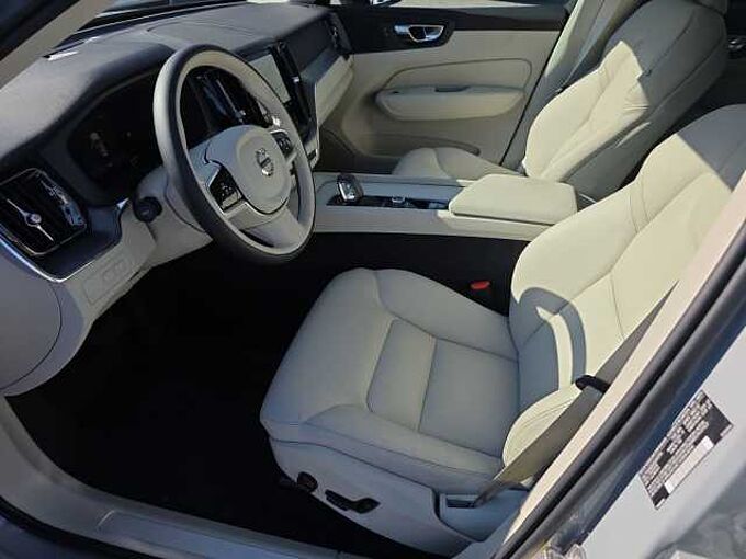 Volvo XC60 XC60 Core, T8 AWD Plug-in hybrid, Electric/Gasoline, Dark