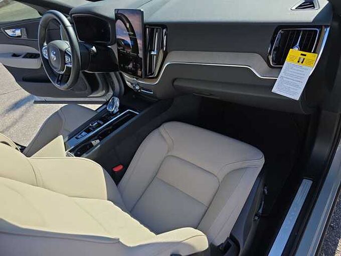 Volvo XC60 XC60 Plus, B5 AWD Gas (mild hybrid), Gasoline, Dark