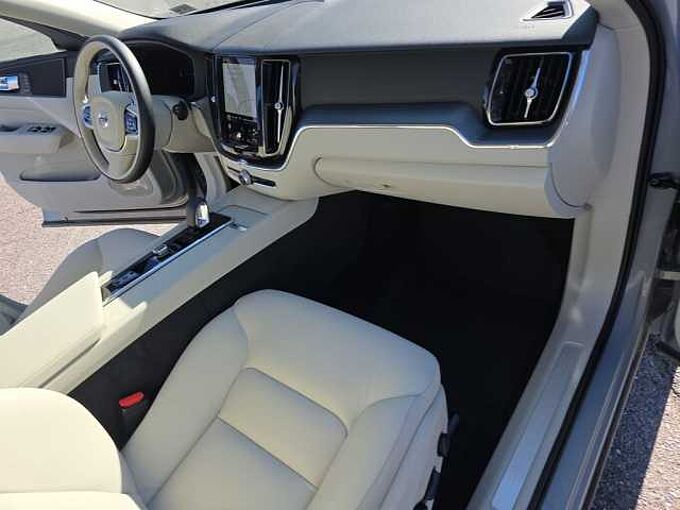 Volvo XC60 XC60 Core, T8 AWD Plug-in hybrid, Electric/Gasoline, Dark