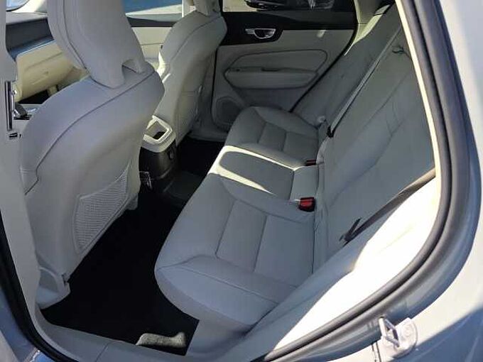 Volvo XC60 XC60 Core, T8 AWD Plug-in hybrid, Electric/Gasoline, Dark