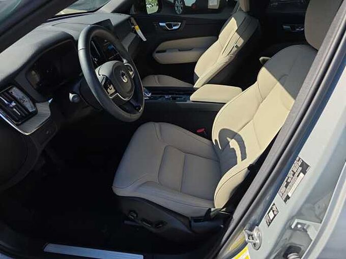 Volvo XC60 XC60 Plus, B5 AWD Gas (mild hybrid), Gasoline, Dark