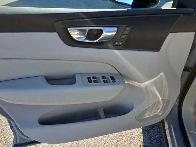 Volvo XC60 XC60 Core, T8 AWD Plug-in hybrid, Electric/Gasoline, Dark