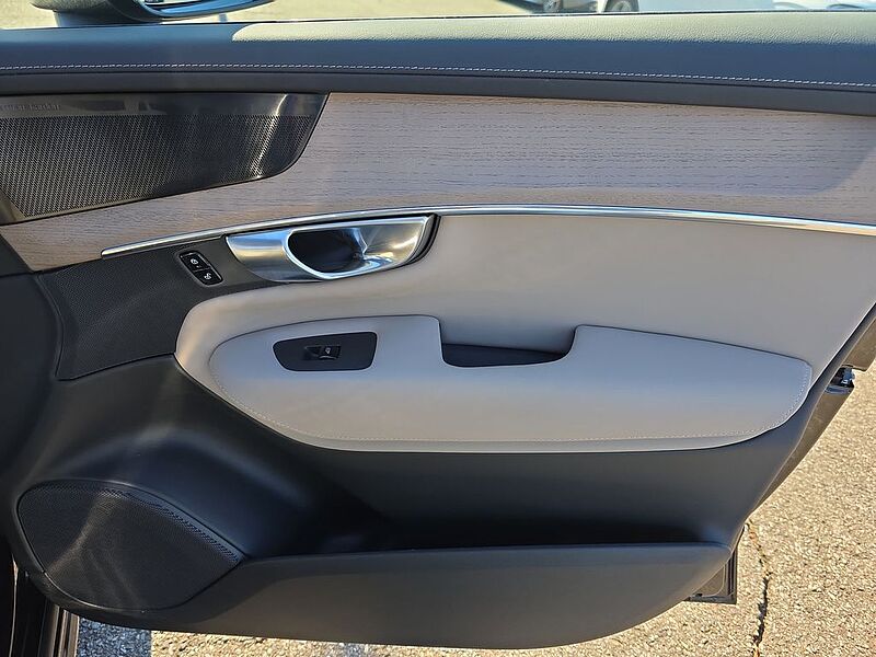 Volvo  XC90 Plus, B6 AWD Gas (mild hybrid), Gasoline, Bright, 7 Seats