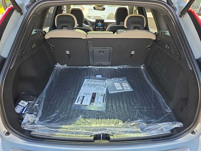 Volvo XC60 Plus, B5 AWD Gas (mild hybrid), Gasoline, Dark