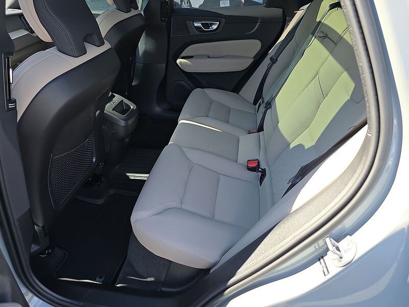 Volvo XC60 Plus, B5 AWD Gas (mild hybrid), Gasoline, Dark
