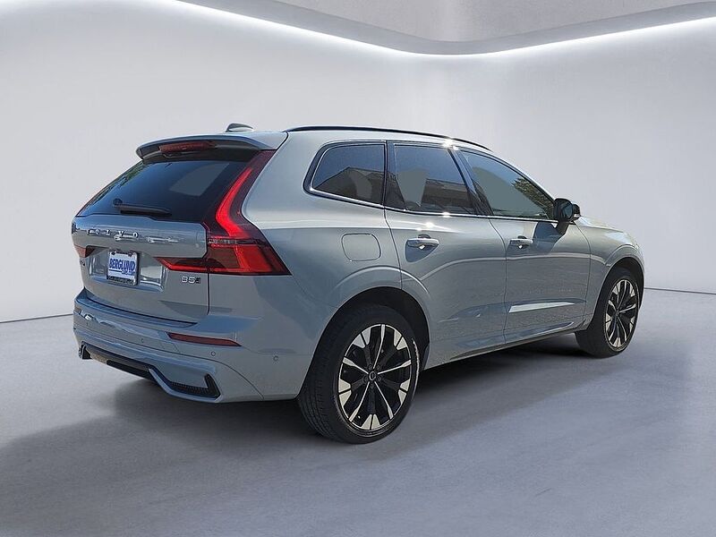 Volvo XC60 Plus, B5 AWD Gas (mild hybrid), Gasoline, Dark