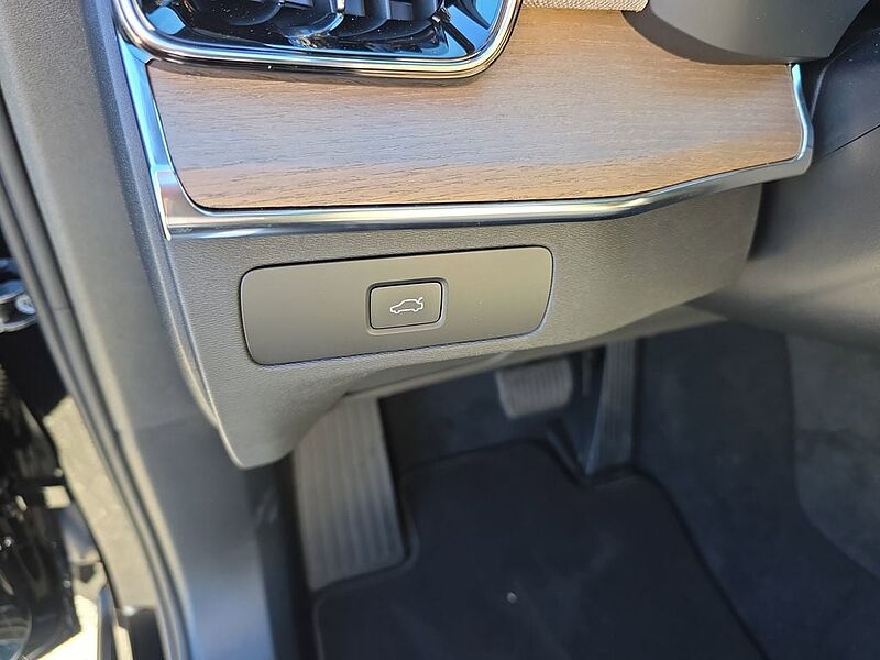 Volvo XC90 Core, B6 AWD Gas (mild hybrid), Gasoline, Bright, 7 Seats