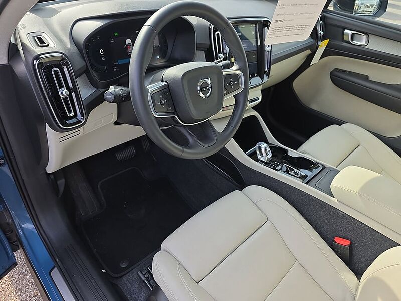 Volvo  XC40 Plus, B5 AWD Gas (mild hybrid), Gasoline, Dark