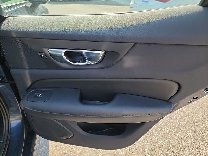 Volvo  S60 Core, B5 FWD Gas (mild hybrid), Gasoline, Dark