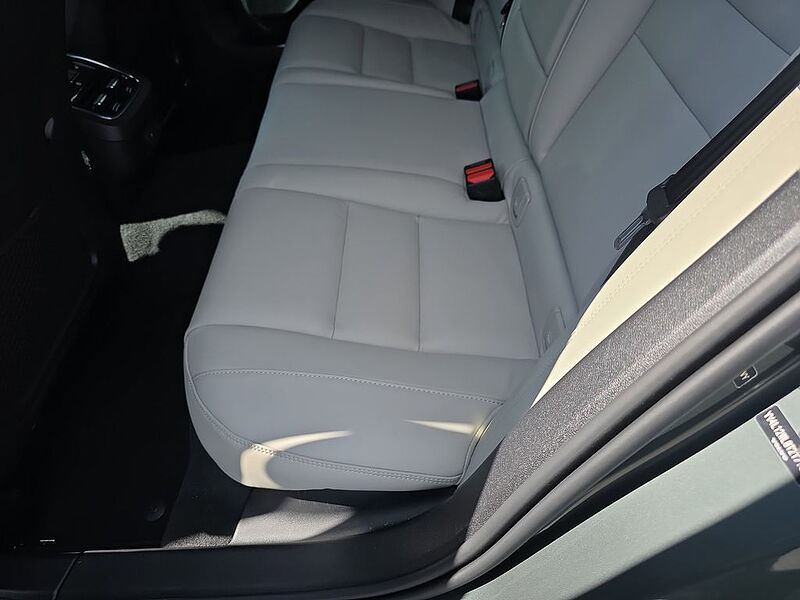 Volvo V60 Cross Country Ultra, B5 AWD Gas (mild hybrid), Gasoline, Bright