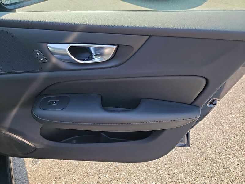 Volvo  S60 Core, B5 FWD Gas (mild hybrid), Gasoline, Dark