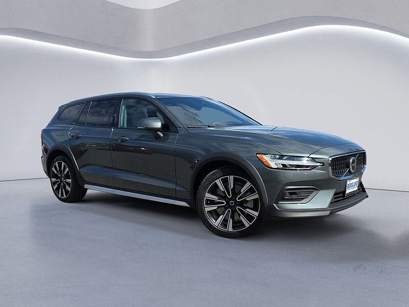 Volvo V60 Cross Country Ultra, B5 AWD Gas (mild hybrid), Gasoline, Bright