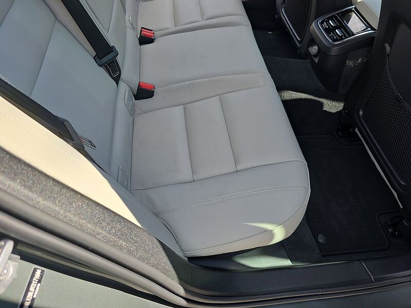 Volvo V60 Cross Country Ultra, B5 AWD Gas (mild hybrid), Gasoline, Bright