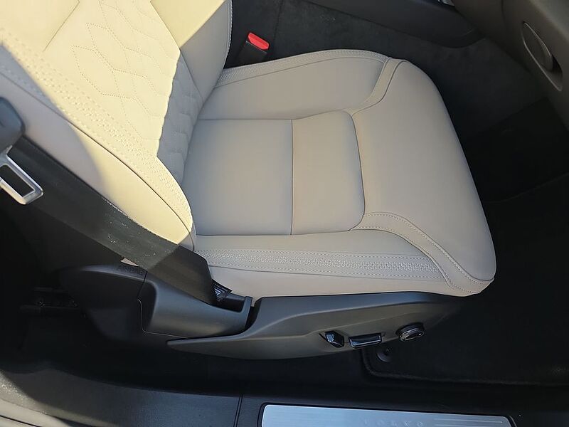 Volvo XC60 Plus, B5 AWD Gas (mild hybrid), Gasoline, Dark
