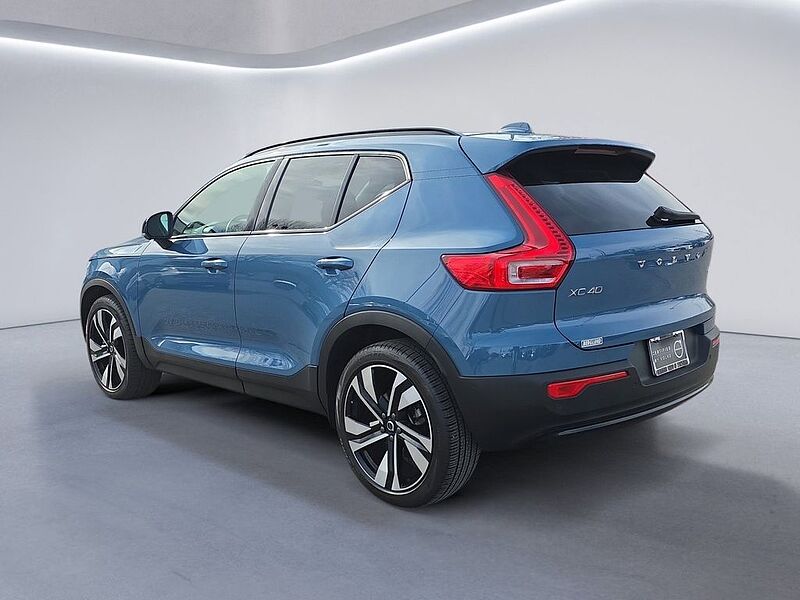 Volvo  XC40 Plus, B5 AWD Gas (mild hybrid), Gasoline, Dark