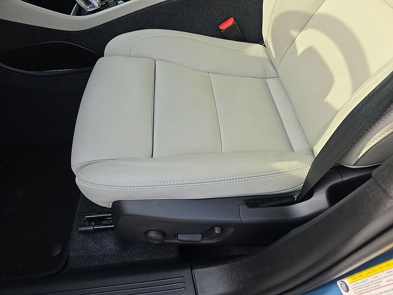 Volvo  XC40 Plus, B5 AWD Gas (mild hybrid), Gasoline, Dark