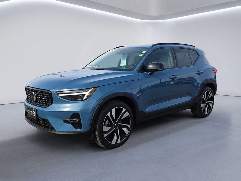 Volvo  XC40 Plus, B5 AWD Gas (mild hybrid), Gasoline, Dark