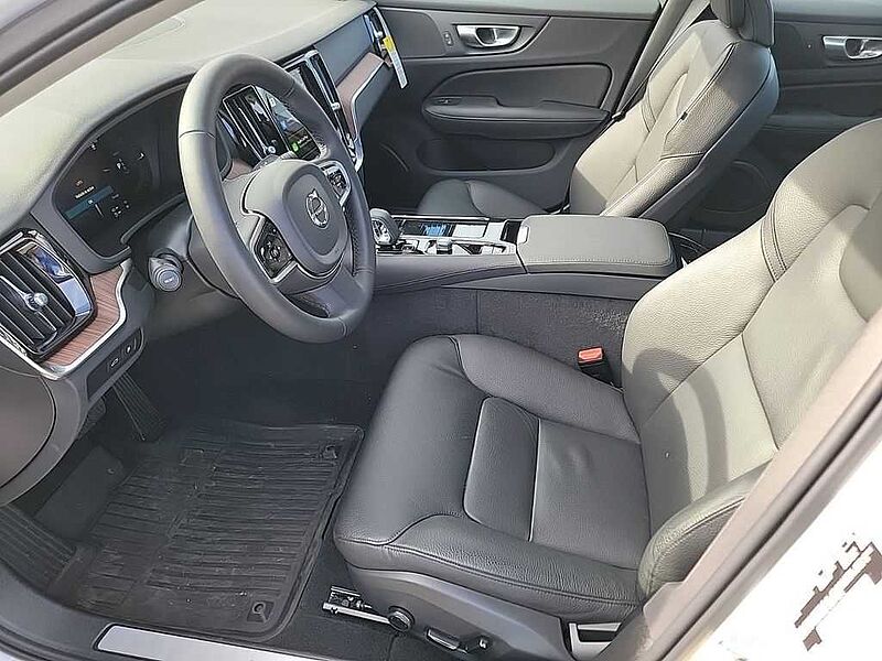Volvo  S60 Recharge Plus, T8 AWD Plug-in hybrid, Electric/Gasoline, Dark