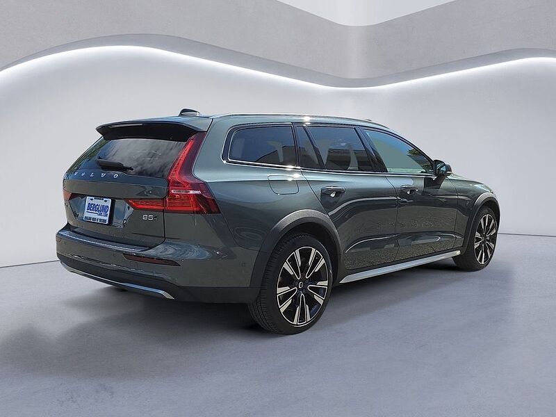 Volvo V60 Cross Country Ultra, B5 AWD Gas (mild hybrid), Gasoline, Bright