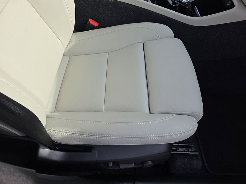 Volvo  XC40 Plus, B5 AWD Gas (mild hybrid), Gasoline, Dark