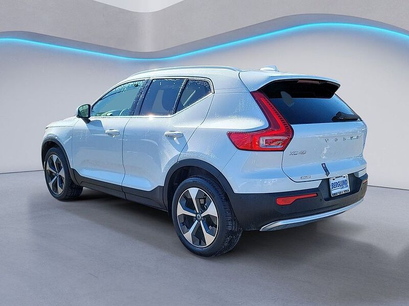 Volvo  XC40 Plus, B5 AWD Gas (mild hybrid), Gasoline, Bright