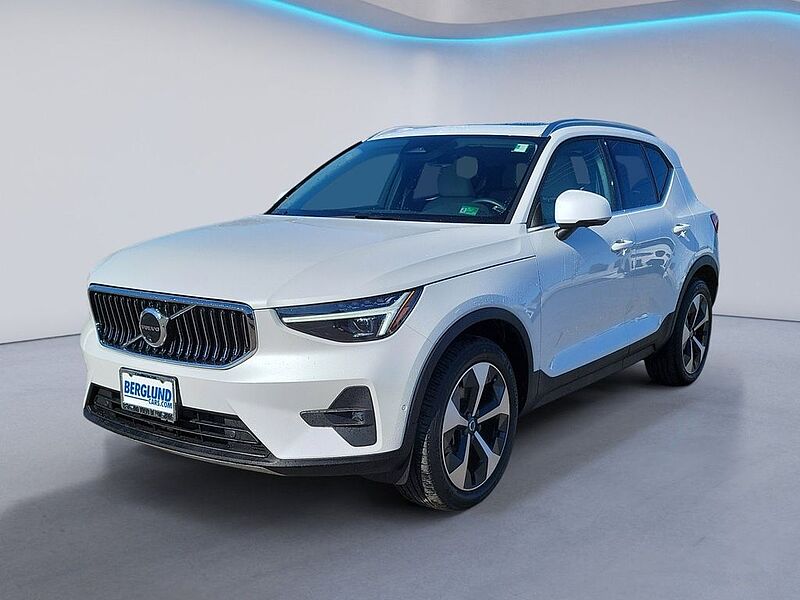 Volvo  XC40 Plus, B5 AWD Gas (mild hybrid), Gasoline, Bright