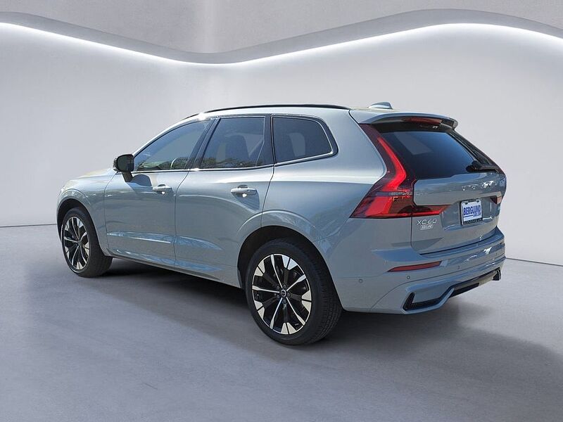 Volvo XC60 Plus, B5 AWD Gas (mild hybrid), Gasoline, Dark
