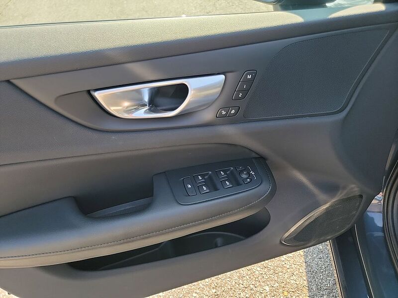Volvo  S60 Core, B5 FWD Gas (mild hybrid), Gasoline, Dark