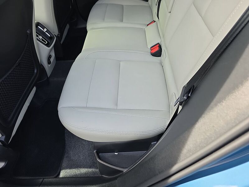 Volvo  XC40 Plus, B5 AWD Gas (mild hybrid), Gasoline, Dark