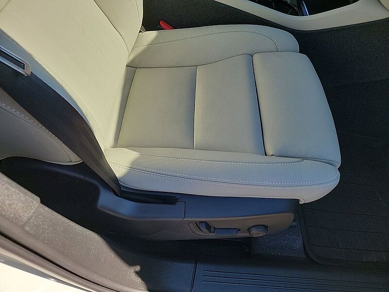 Volvo  XC40 Plus, B5 AWD Gas (mild hybrid), Gasoline, Bright