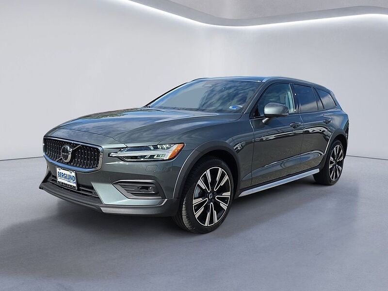 Volvo V60 Cross Country Ultra, B5 AWD Gas (mild hybrid), Gasoline, Bright