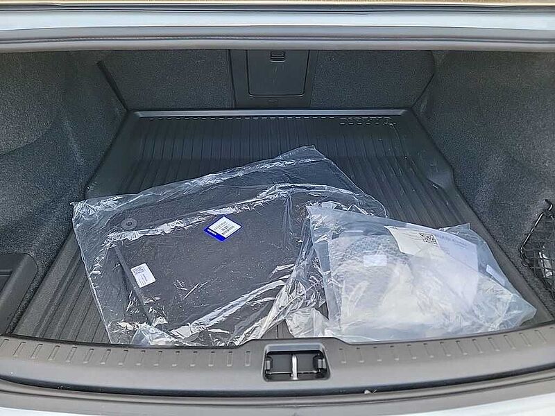 Volvo  S60 Recharge Plus, T8 AWD Plug-in hybrid, Electric/Gasoline, Dark