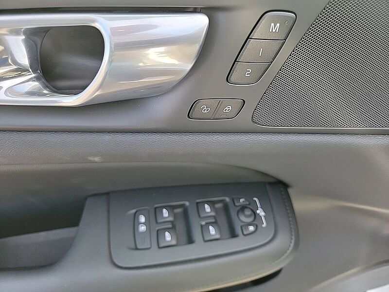 Volvo  S60 Recharge Plus, T8 AWD Plug-in hybrid, Electric/Gasoline, Dark