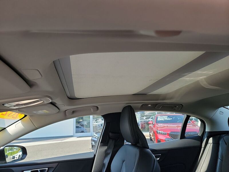 Volvo  S60 Core, B5 FWD Gas (mild hybrid), Gasoline, Dark
