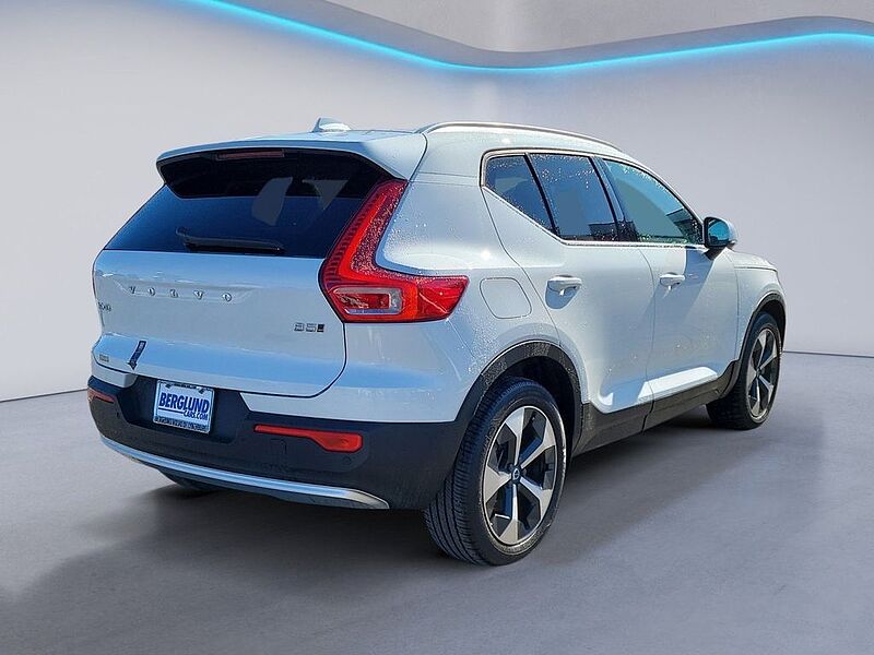Volvo  XC40 Plus, B5 AWD Gas (mild hybrid), Gasoline, Bright