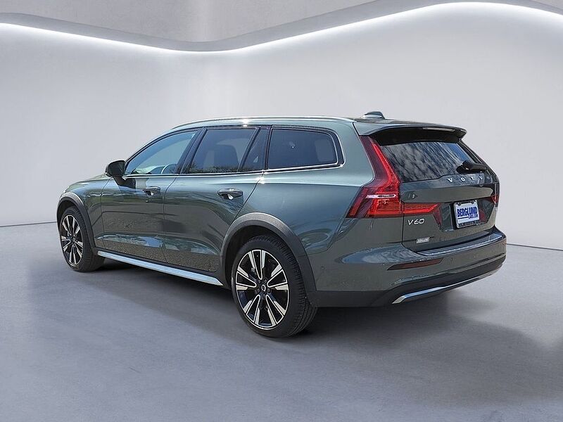 Volvo V60 Cross Country Ultra, B5 AWD Gas (mild hybrid), Gasoline, Bright