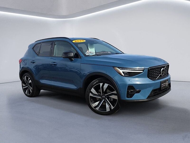 Volvo  XC40 Plus, B5 AWD Gas (mild hybrid), Gasoline, Dark