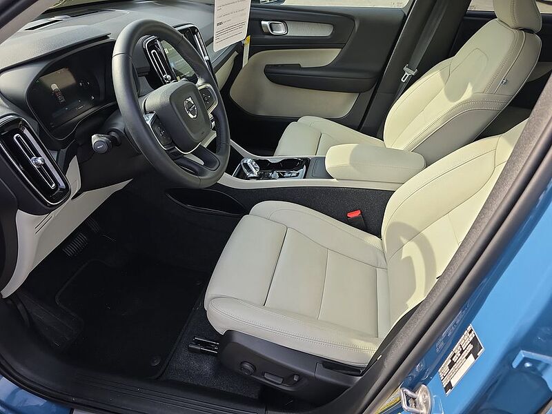 Volvo  XC40 Plus, B5 AWD Gas (mild hybrid), Gasoline, Dark