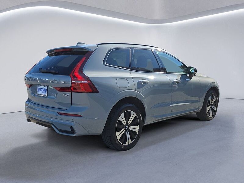 Volvo XC60 Core, T8 AWD Plug-in hybrid, Electric/Gasoline, Dark