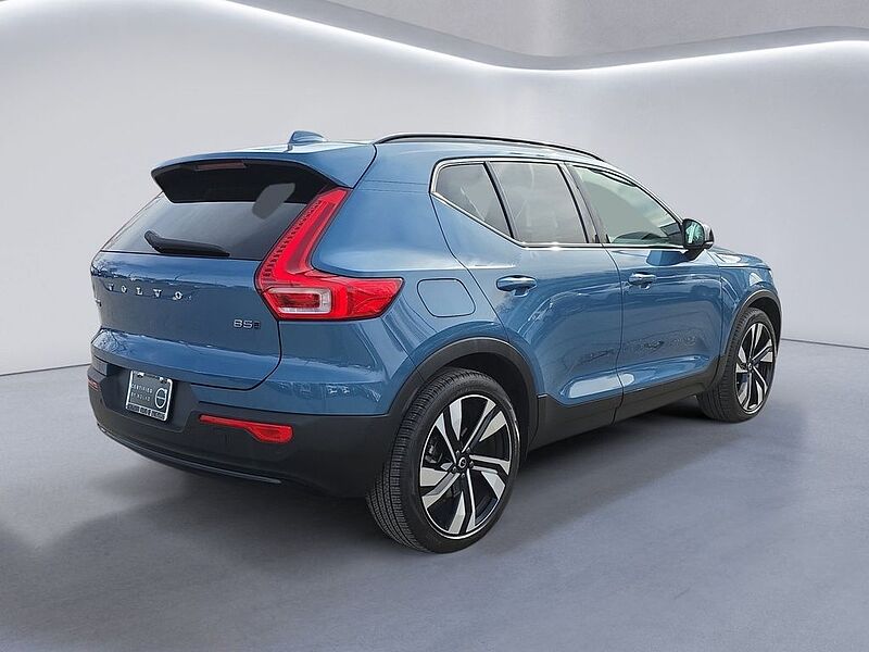 Volvo  XC40 Plus, B5 AWD Gas (mild hybrid), Gasoline, Dark