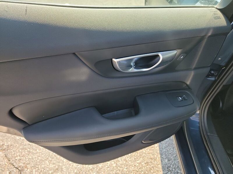 Volvo  S60 Core, B5 FWD Gas (mild hybrid), Gasoline, Dark