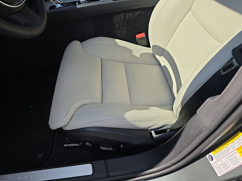 Volvo V60 Cross Country Ultra, B5 AWD Gas (mild hybrid), Gasoline, Bright