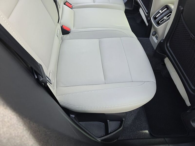 Volvo  XC40 Plus, B5 AWD Gas (mild hybrid), Gasoline, Dark