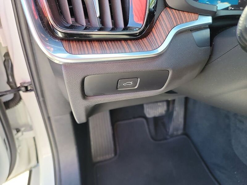 Volvo  S60 Plus, B5 AWD Gas (mild hybrid), Gasoline, Dark