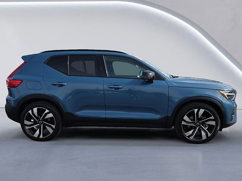 Volvo  XC40 Plus, B5 AWD Gas (mild hybrid), Gasoline, Dark