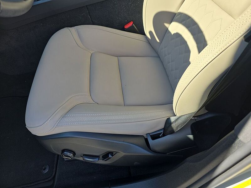 Volvo XC60 Plus, B5 AWD Gas (mild hybrid), Gasoline, Dark
