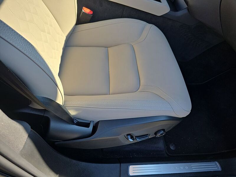 Volvo  XC90 Plus, B6 AWD Gas (mild hybrid), Gasoline, Bright, 7 Seats