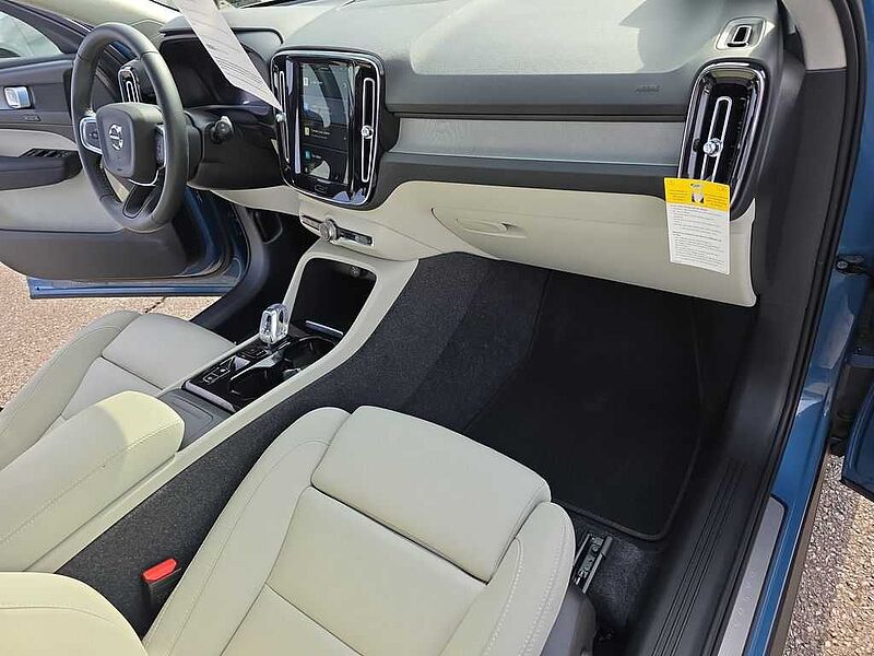 Volvo  XC40 Plus, B5 AWD Gas (mild hybrid), Gasoline, Dark