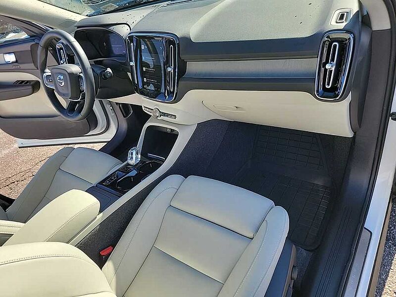 Volvo  XC40 Plus, B5 AWD Gas (mild hybrid), Gasoline, Bright